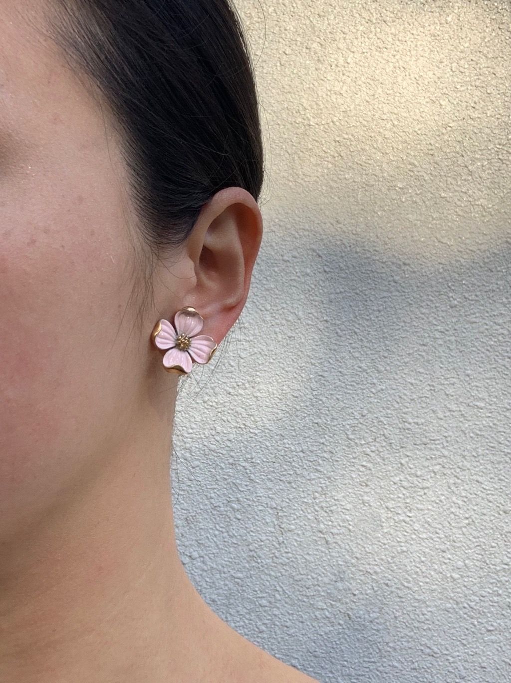 TRIFARIトリファリ ハナミズキ ピンク エナメル イヤリング