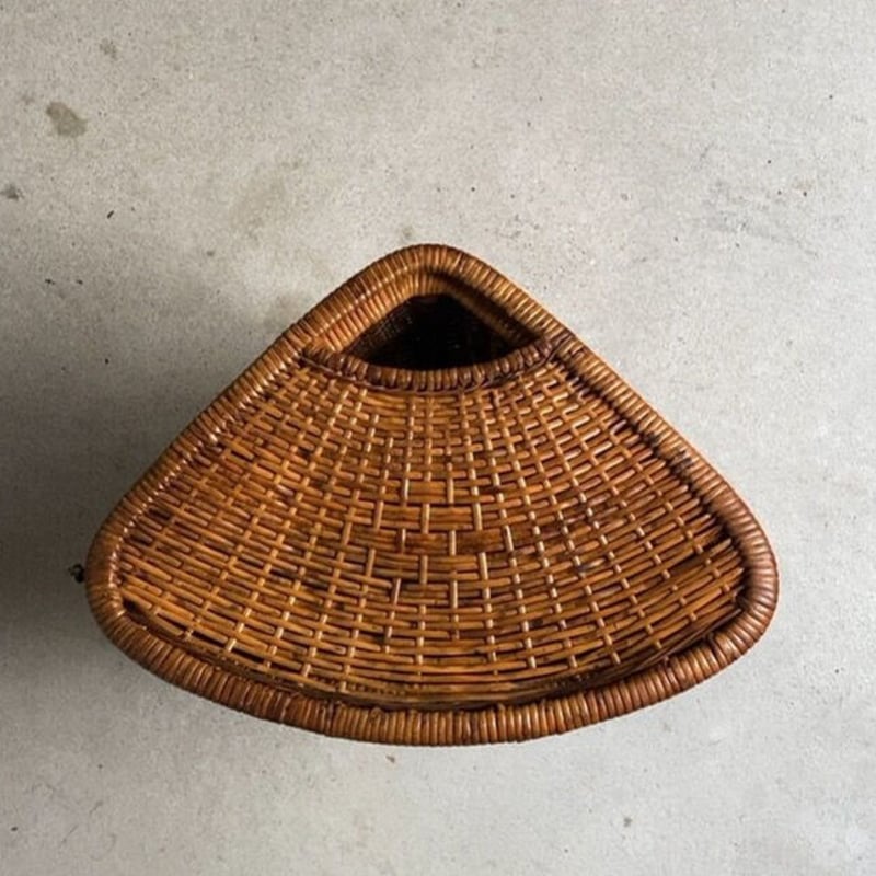 ヴィンテージ コーナー収納籠 蓋・ロック金具付き三角カゴボックス 銅