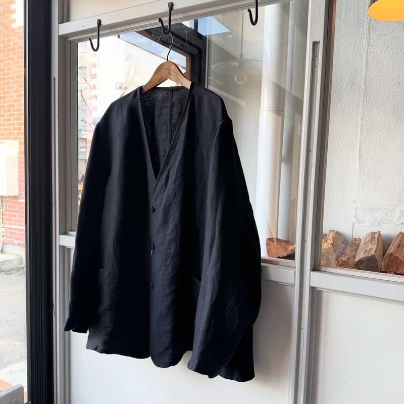 COMOLI リネンサテン ノーカラージャケット | Less Higashikawa