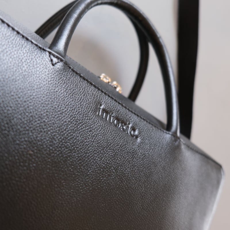 INTOXIC. RESONATES Large idiot ブラック |