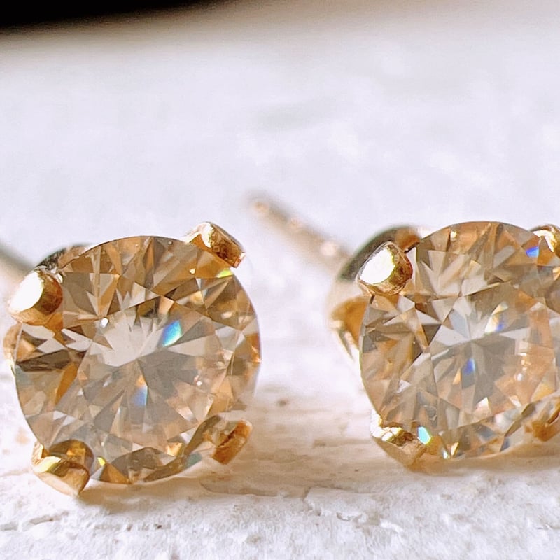 モアサナイトAAAラウンド14kgf製ピアス 4mm シャンパンカラー