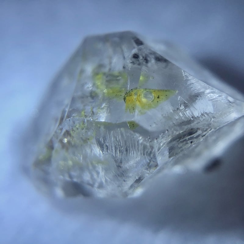 超強蛍光！】パキスタン産オイルインクォーツ・単晶【④6.60ct】 | へ