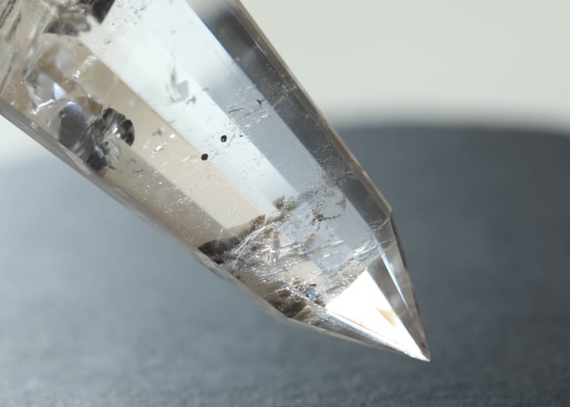 虹入りレムリアンクォーツ ヴォーゲルワンド 12面カット【魔法を使う