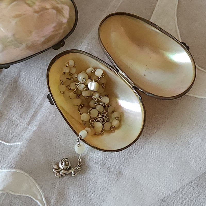 マザーオブパールのロザリオケース | リボンときどきネコ