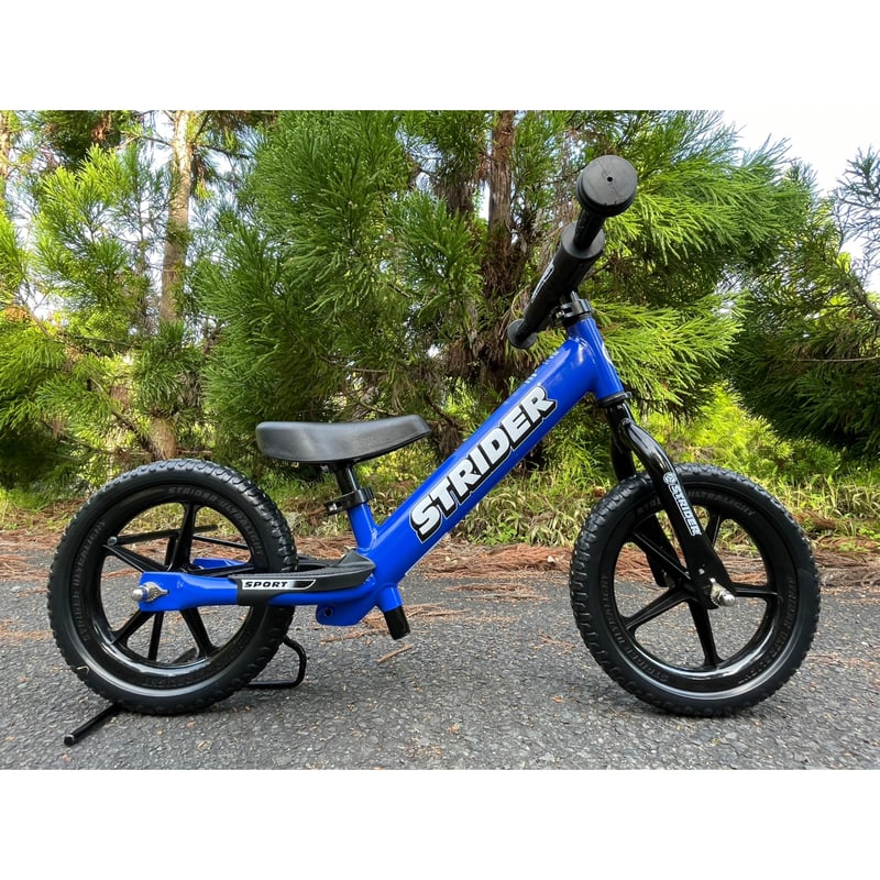 STRIDER バランスバイク 青 12インチ Amazon.co.jp: ストライダー