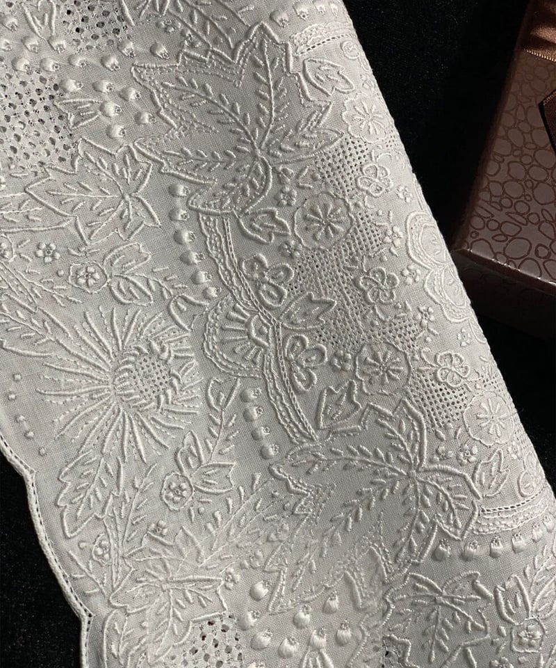 スワトウ刺繍・ ハンカチーフ （ブドウ） | Le Attridee
