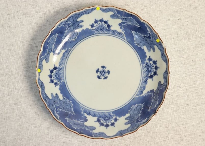 江戸中期染付藍柿右衛門四方波と水車図6.5寸皿 小ホツ,色薄め | 吉祥寺