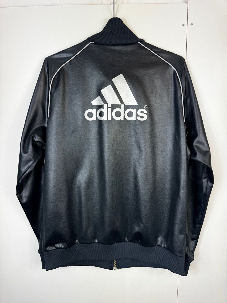 adidas トラックジャケット 黒 ビッグロゴ コーティングジャージ