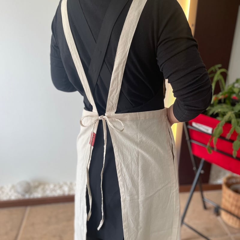 綿麻タックエプロン アイボリー | SALT(ソルト)公式インテリア