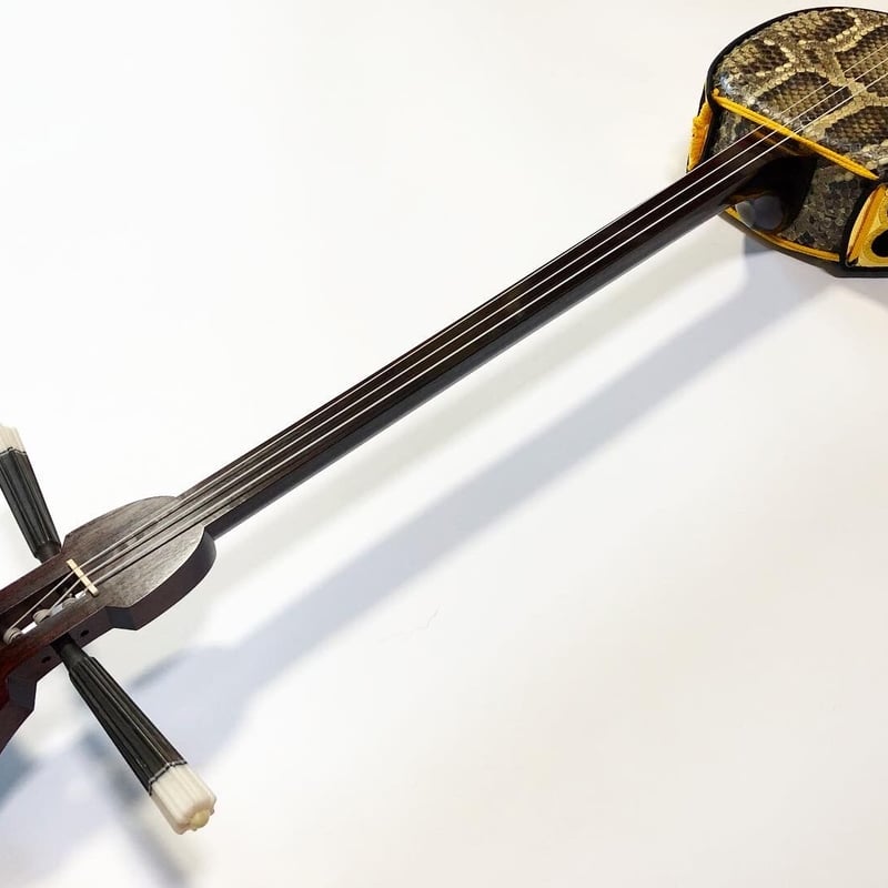 高級】紅木津軽三味線 ハードケース付き 津軽三味線弦楽器 三味線 紅木