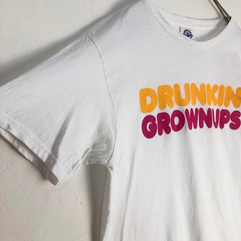 DRUNKIN' GROWNUPS ダンキンドーナツ 企業 パロディ 半袖 Tシャツ | PE