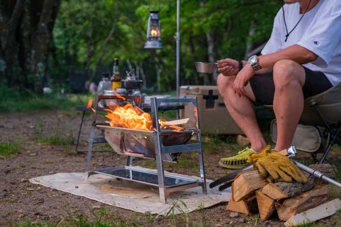 スノーピークのコンパクトな小型「焚火台SR」をソロキャンプで使って