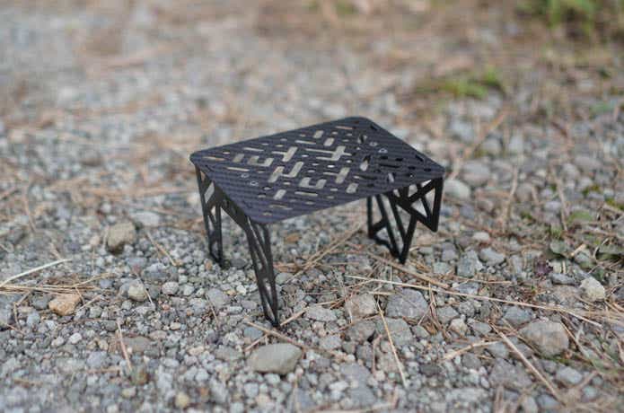 仰天】わずか30g＆組み立て3秒！謎の穴あきテーブルを使ってみたら