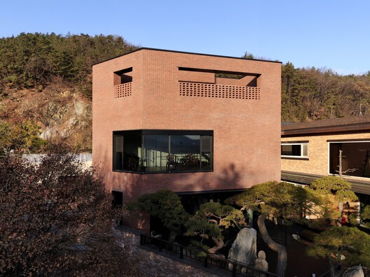 House on the Hill / LKSA | ArchDaily