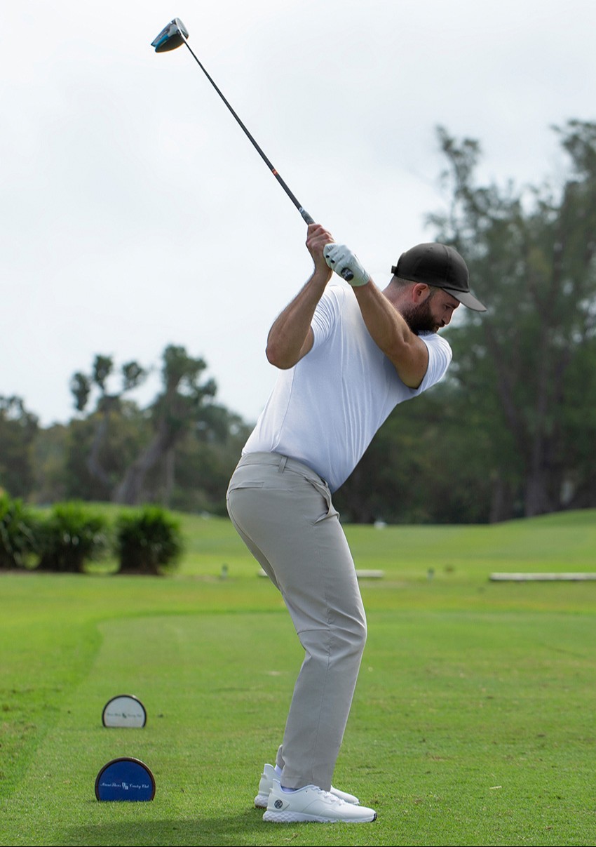 いかにも”に抵抗がある人へ。ルルレモンのゴルフウェアは、シンプルを