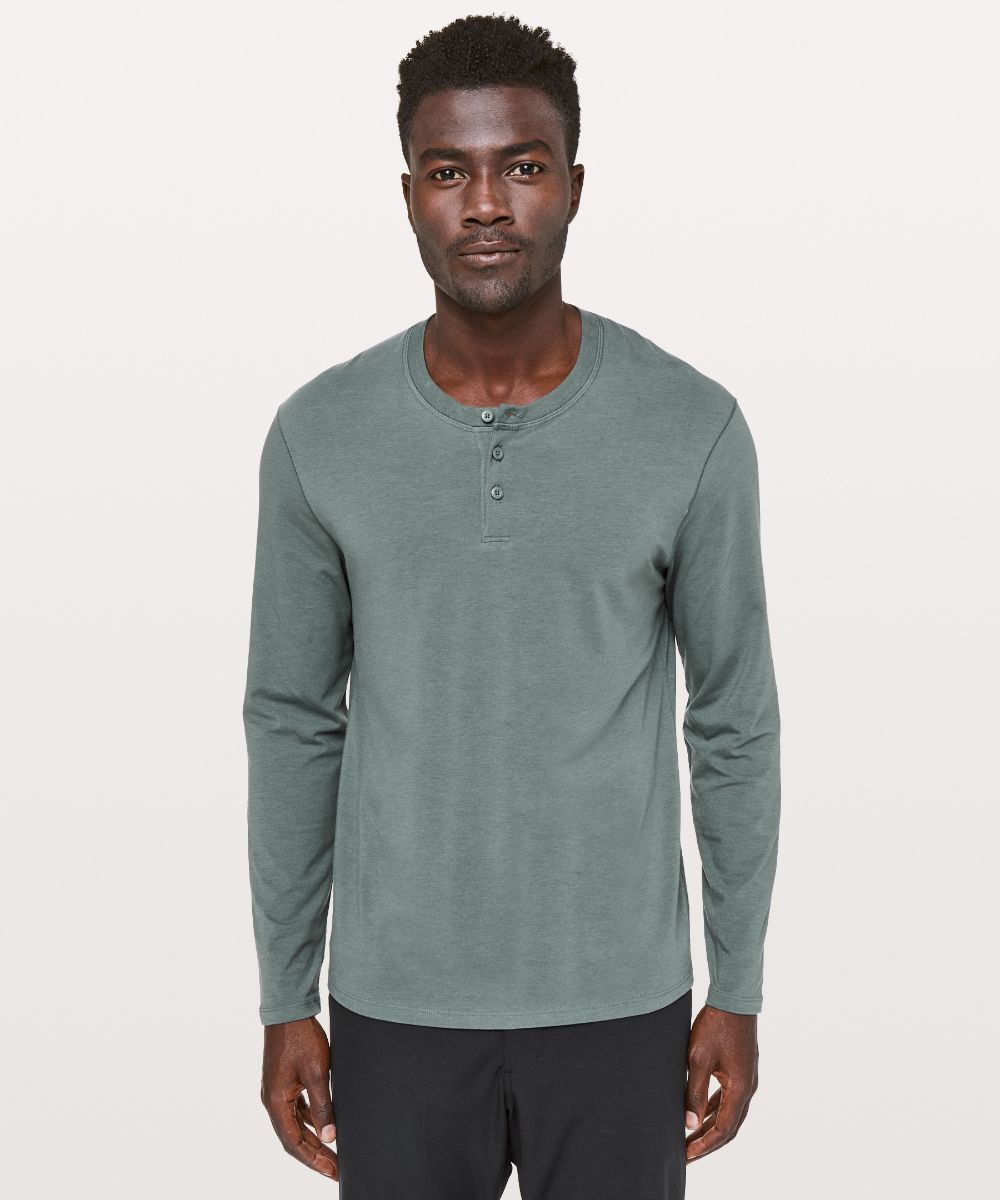 本日21時までセール lija ロングスリーブ(ルルレモン FILA アドミラル