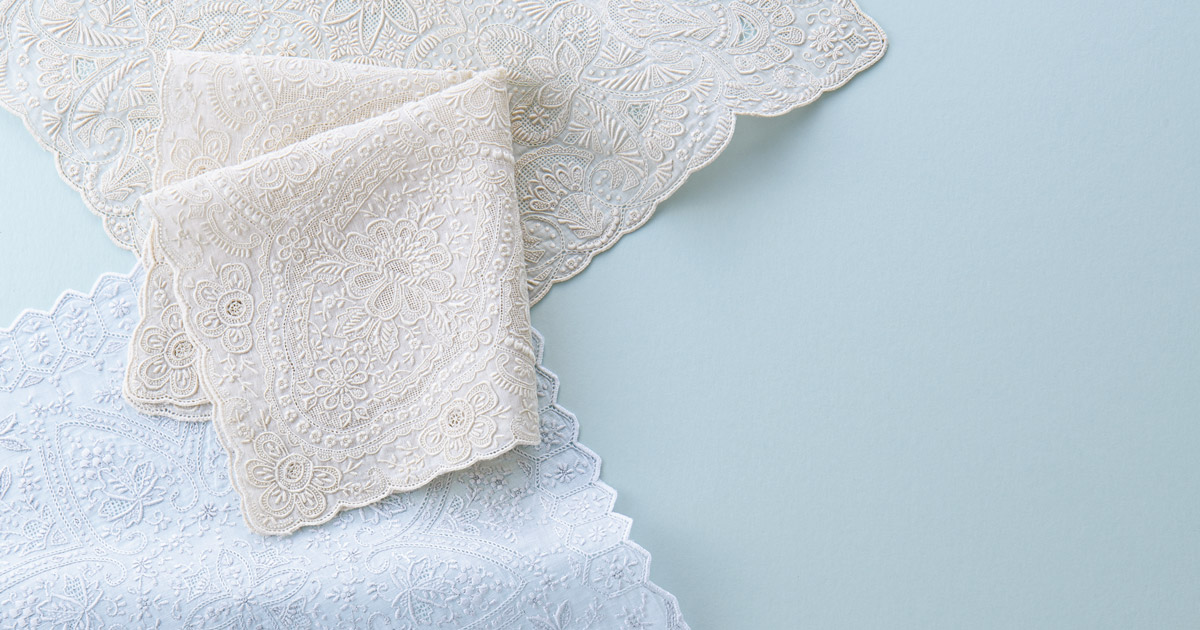 18世紀から続く“布の宝石”、特別な日に持ちたいスワトウ刺繍のハンカチ