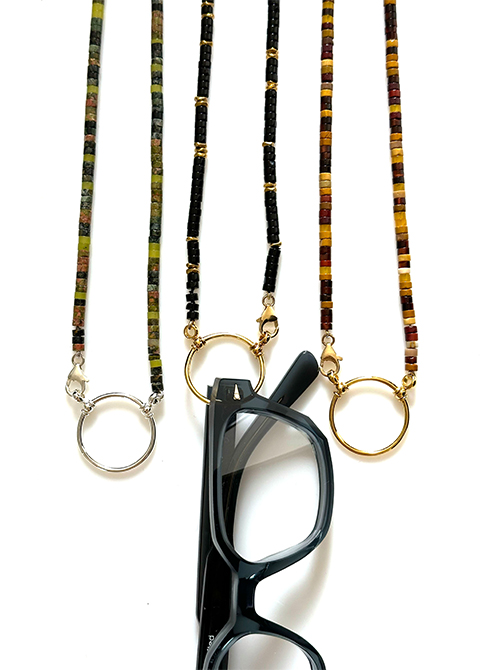 アイウェアをお洒落に持ち歩くための新定番、グラスホルダーの人気