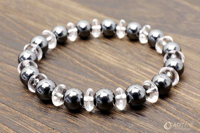 ヘマタイト ブレスレット 水晶ボタン交互 ｜ 天然石通販の4976堂