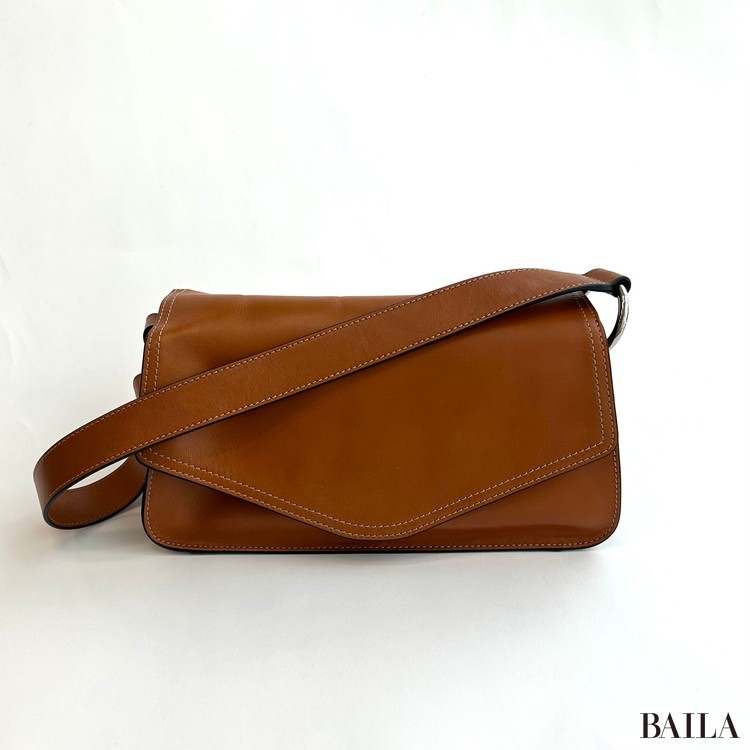 見た目以上の実力派！ 「TOUT Y EST（トゥティエ）」の横長バッグが