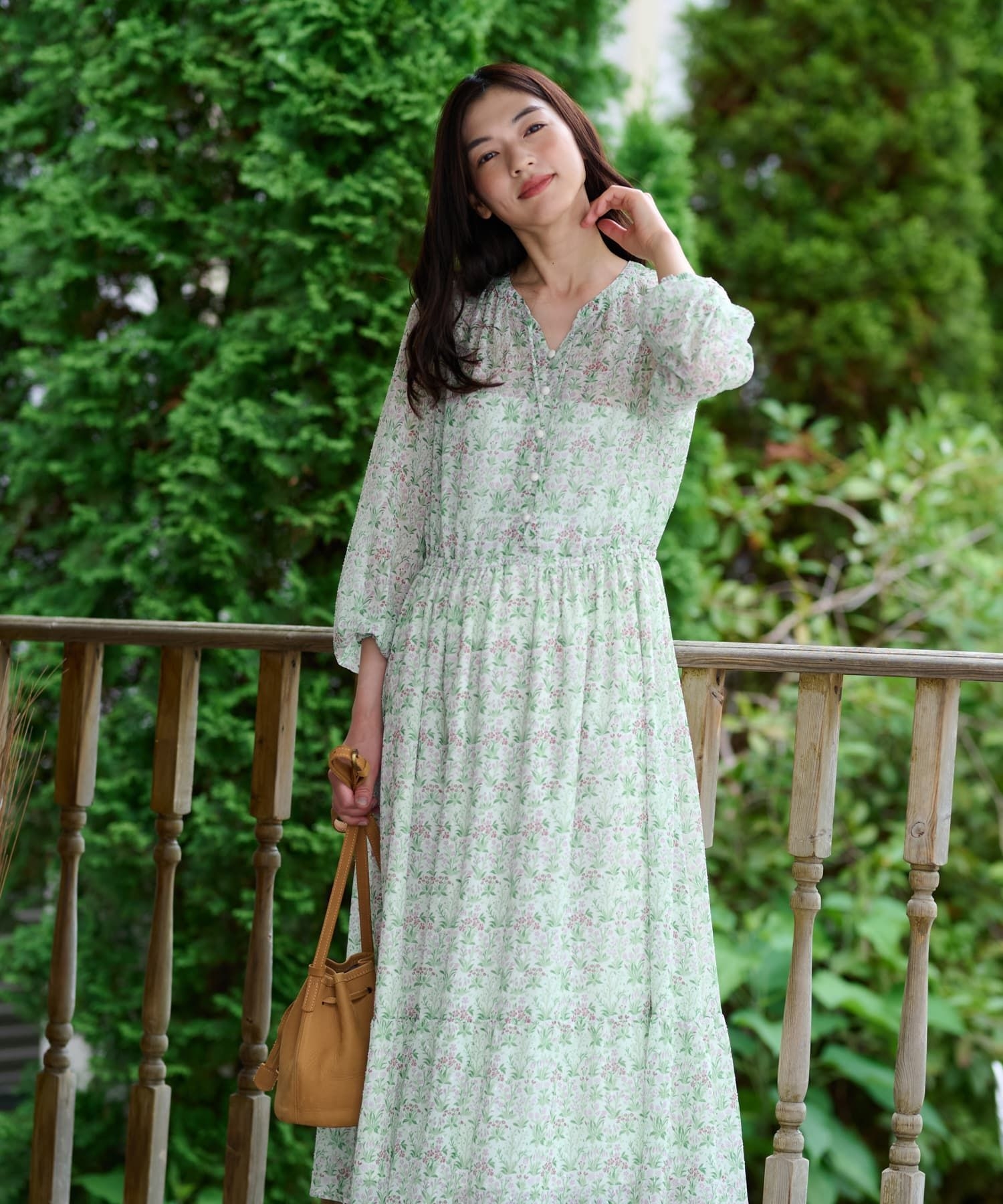 洗える Vネック小花柄フレアワンピース 【WILLIAM MORRIS】【35th