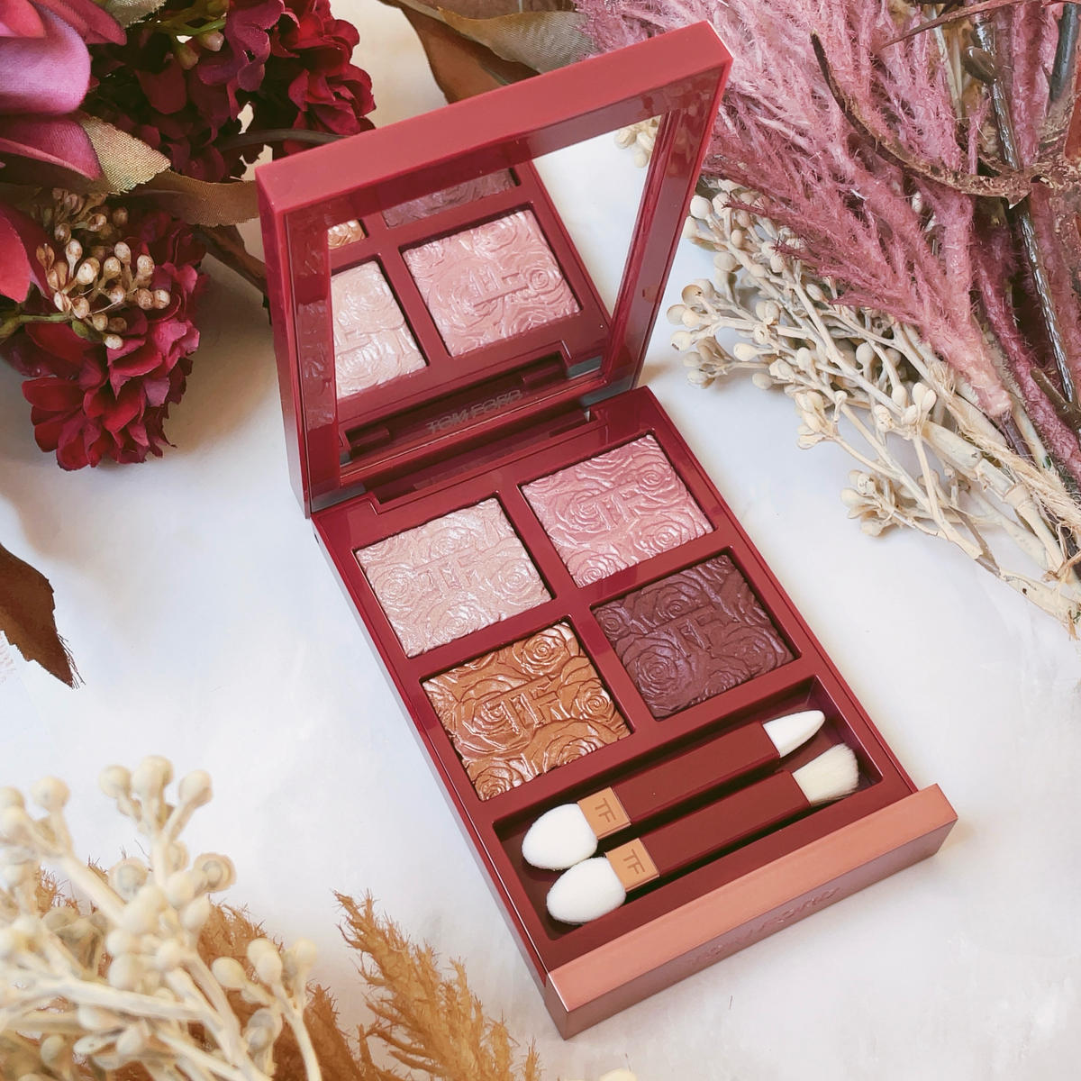 トムフォード新作】春コスメの《バラの刻印入り限定アイシャドウ》が