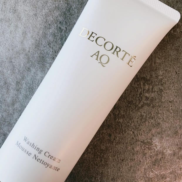 殿堂入り】一度の使用で肌が変わる！？くすみ肌の救世主はデコルテAQ