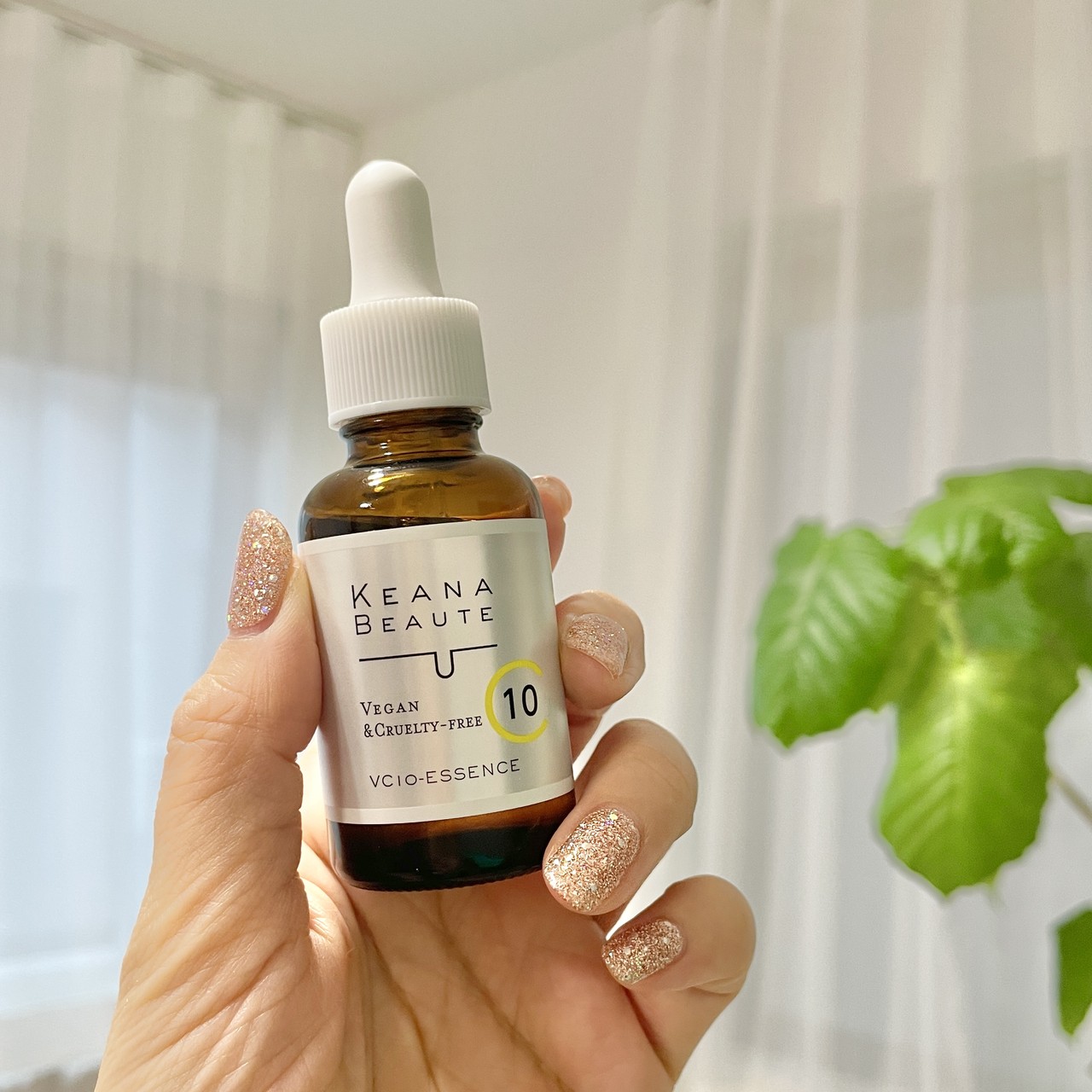 話題の毛穴ケア革命】ピュアビタミンC10％配合！〈ケアナボーテ VC10濃