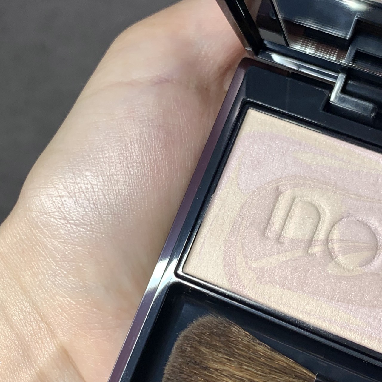 8/21数量限定】インウイ プレストパウダーを徹底レビュー｜光で骨格を