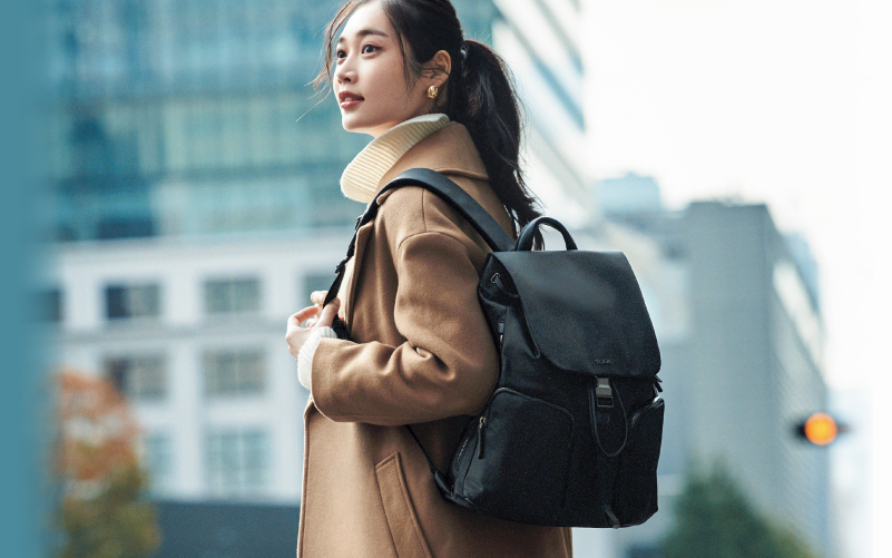 リュックほか】働く大人女子におすすめの「高機能黒バッグ3選」【TUMI