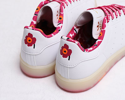 昨年注目を集めたコラボレーション adidas Originals×marimekkoが復刻