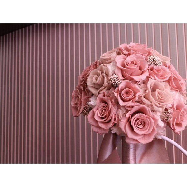 落ち着いた色合いのアンティークなラウンドブーケ 【ベル