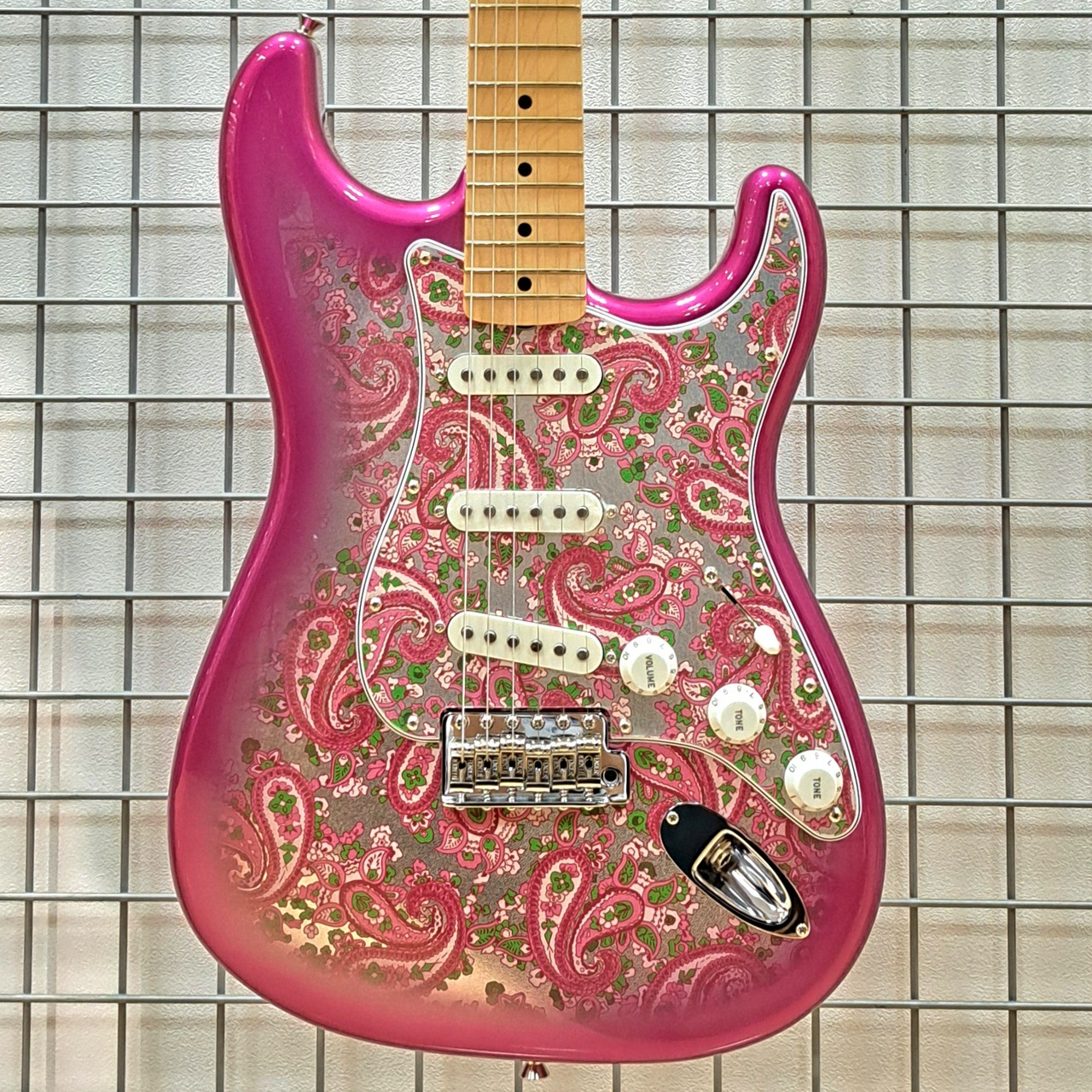 Fender Made in Japan Limited Stratocaster / Pink Paisley（新品
