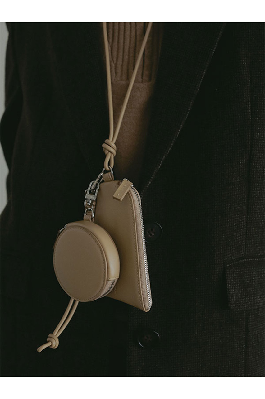 ETRE TOKYO(エトレトウキョウ)｜レザーコードマルチポーチ/ベージュ の