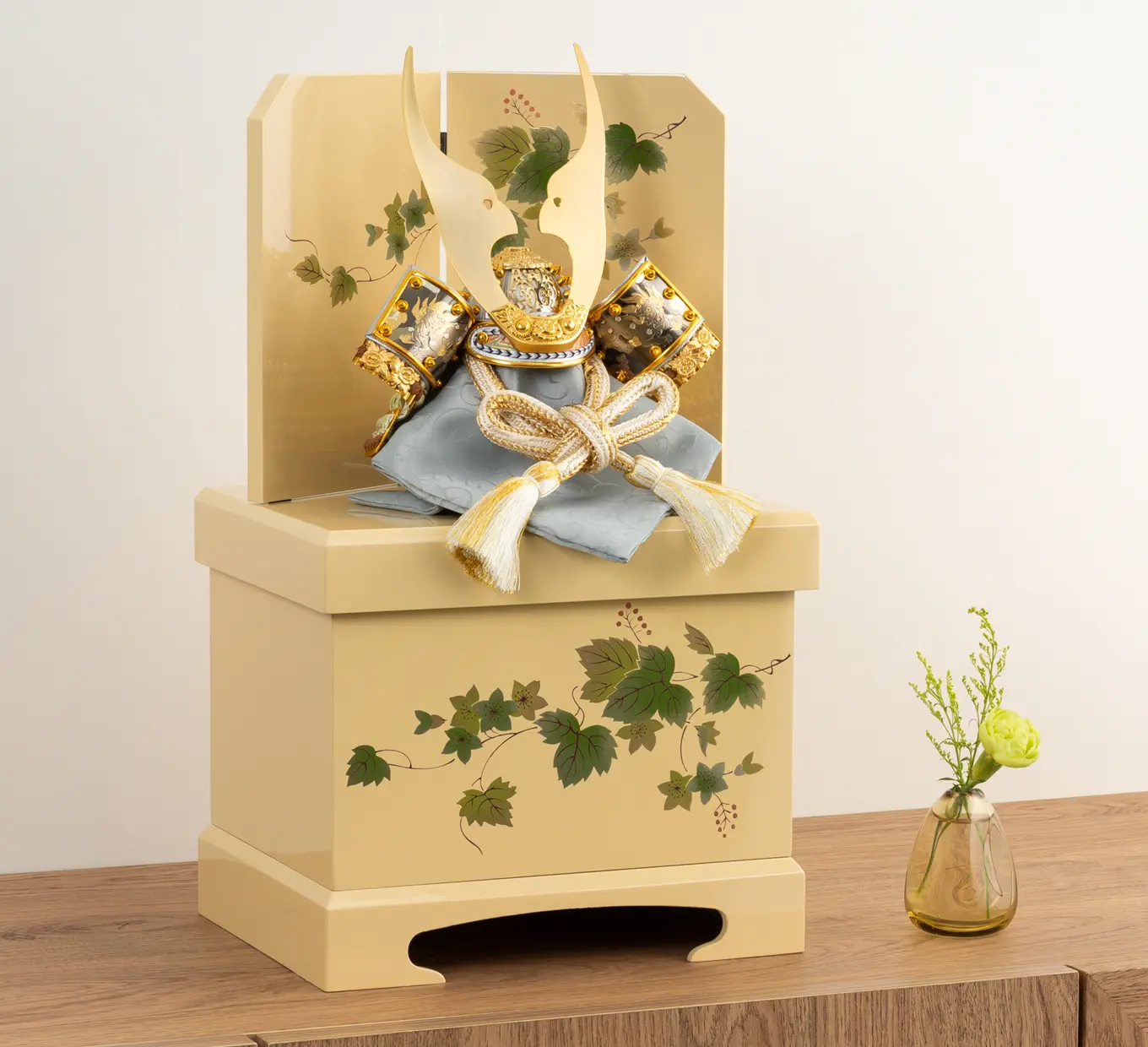 五月人形「黄金色に真龍の兜（収納タイプ）」｜五月人形の通販 ふらここ