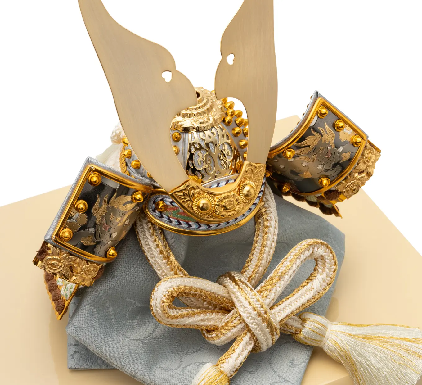 五月人形「黄金色に真龍の兜（収納タイプ）」｜五月人形の通販 ふらここ