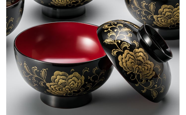 デッドストック！落ち着きある朱漆に極上花尽沈金の映えるお椀2点（検