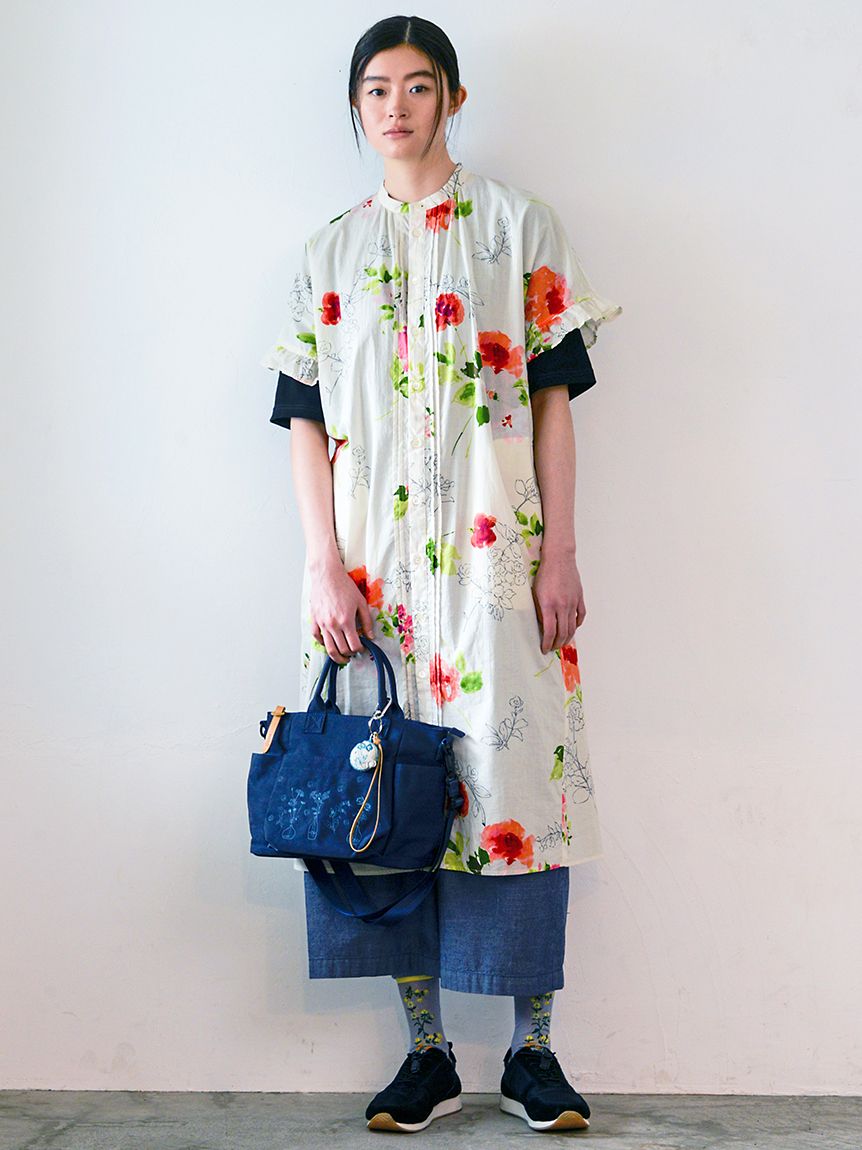 コットンローンルシオール加工ブラーフラワープリント半袖ワンピース