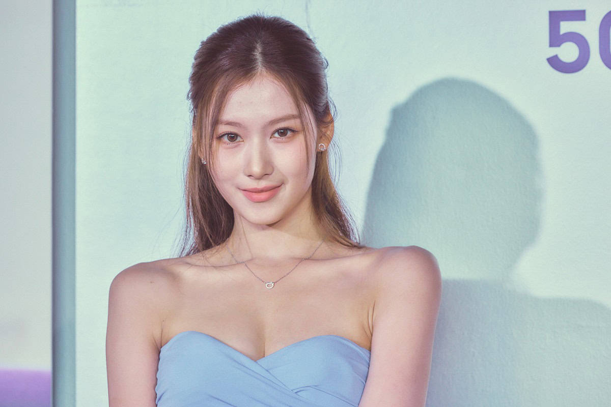 TWICE SANA（サナ）ミニドレスで原宿に降臨♡ ”笑いが絶えない”韓国