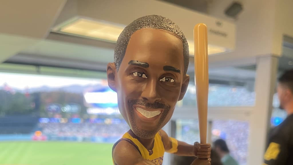 コービーブライアント ボブルヘッド 8/8ドジャースタジアム限定 非売品