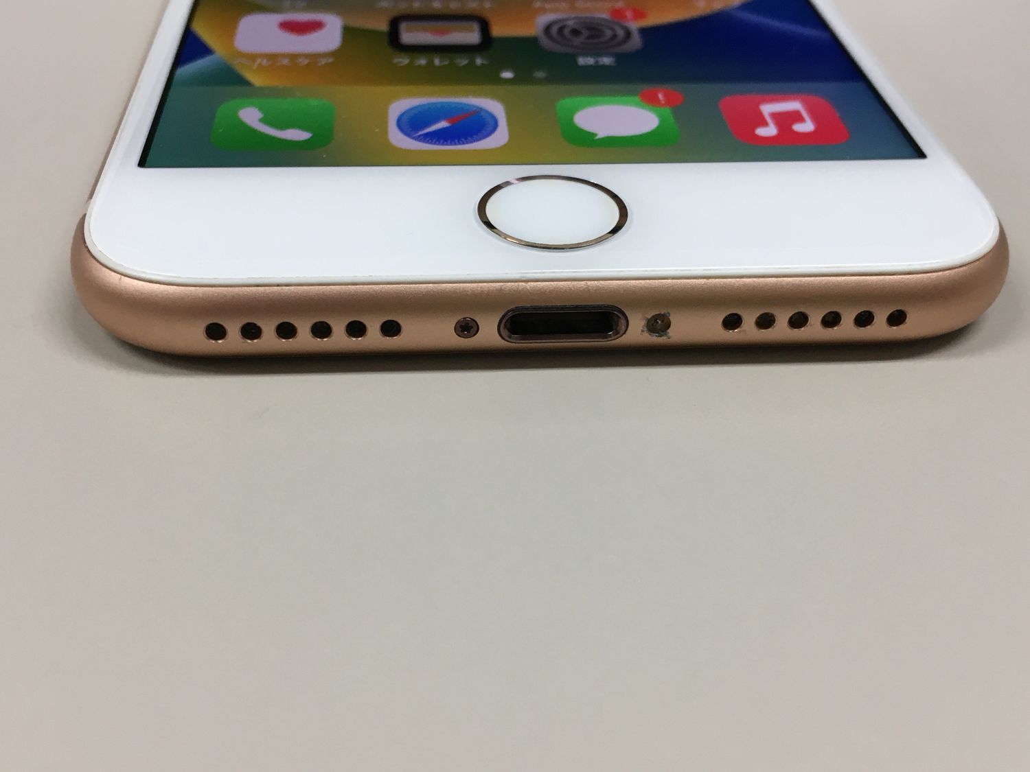 ムスビー｜【モバイルBOX】美品 電池77% SIMフリー iPhone8 64GB Gold