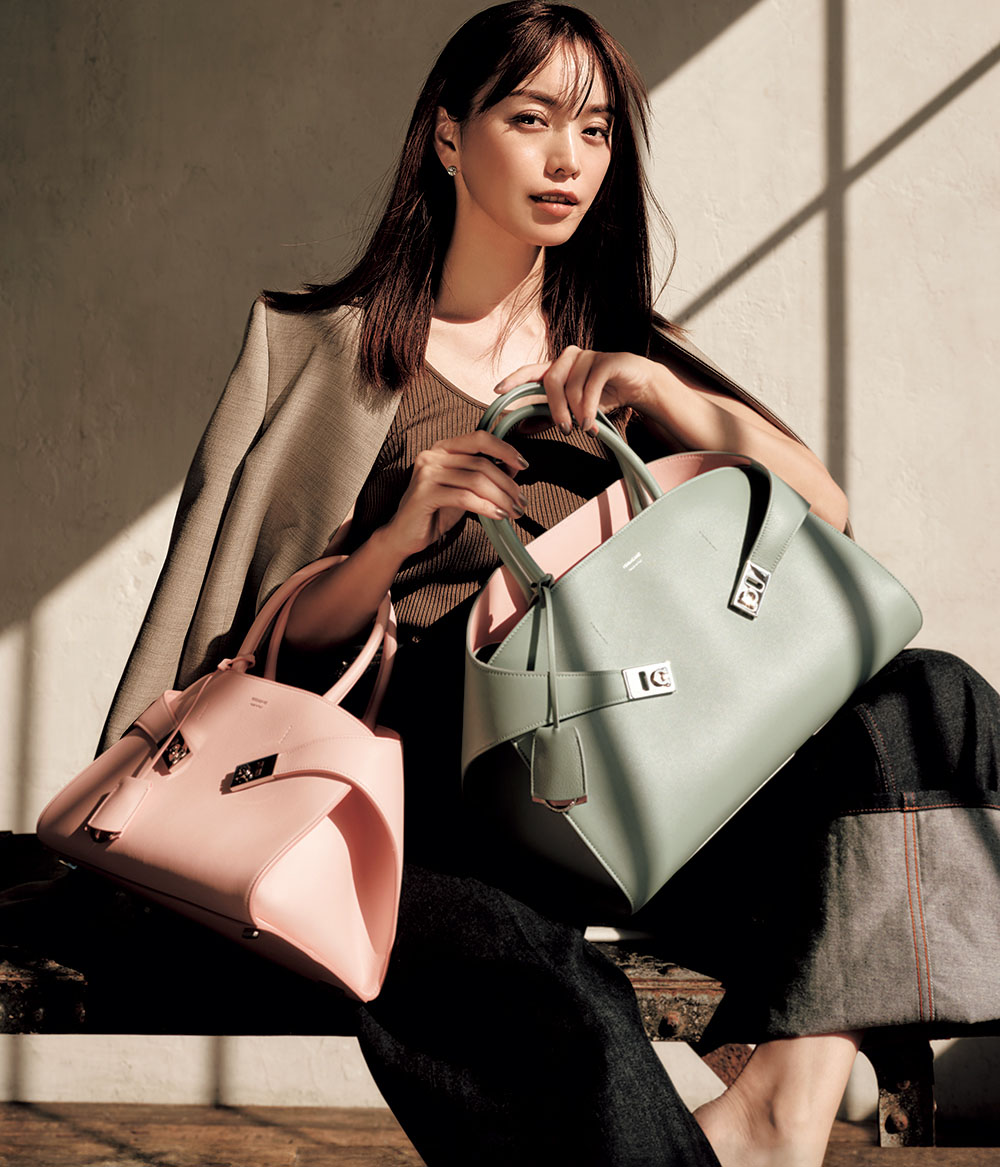 進化した魅力に注目！「フェラガモ」のバッグ＆財布6選 – STORY