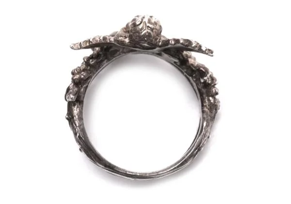 ジャンポールゴルチエJean Paul GAULTIER ローズクロスネックレス