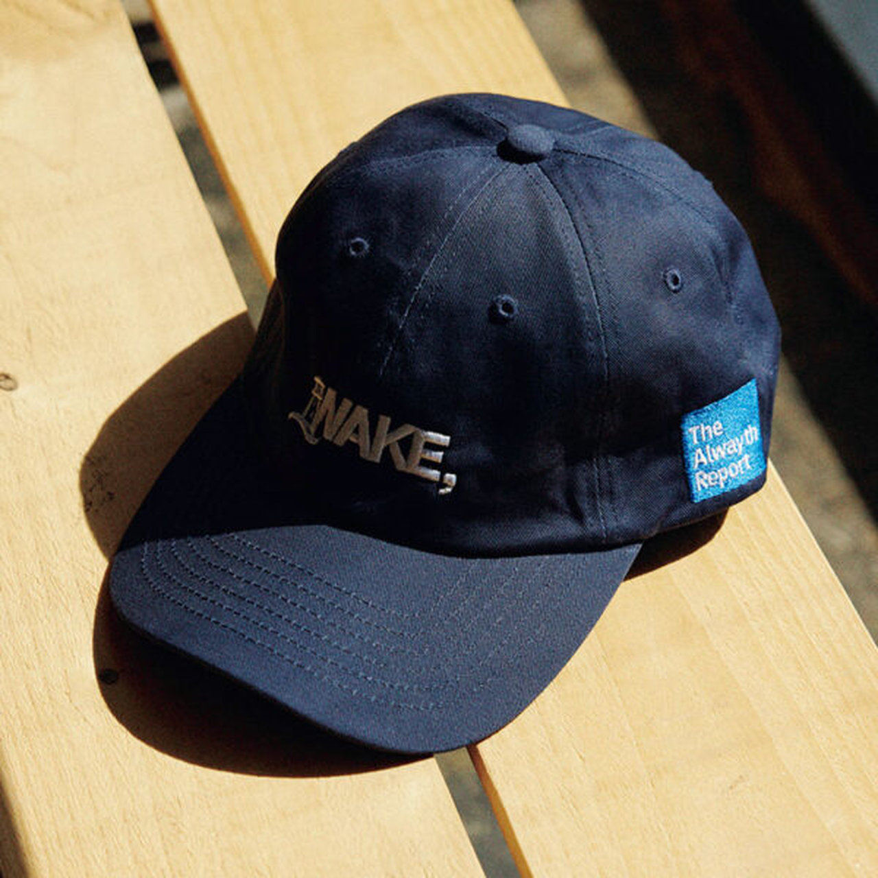 ECも公式サイトもなし。全国から大人が飛行機で押し寄せ200人が行列