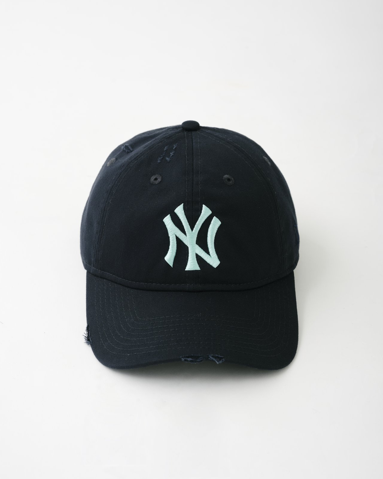 差がつく大人のニューエラ】ヴィンテージ加工にカラー刺繍が効いた