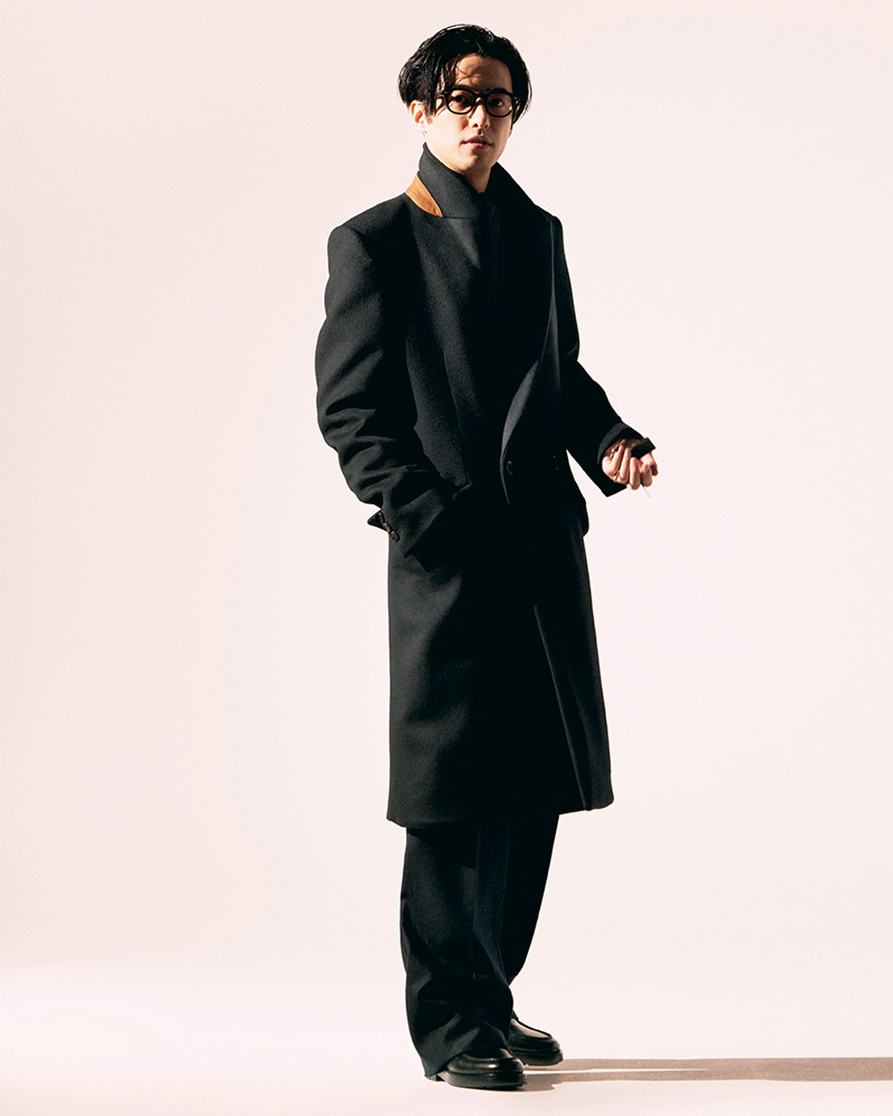 ゼニア】うぬぼれる立ち姿。紳士を演出するダブルのチェスター