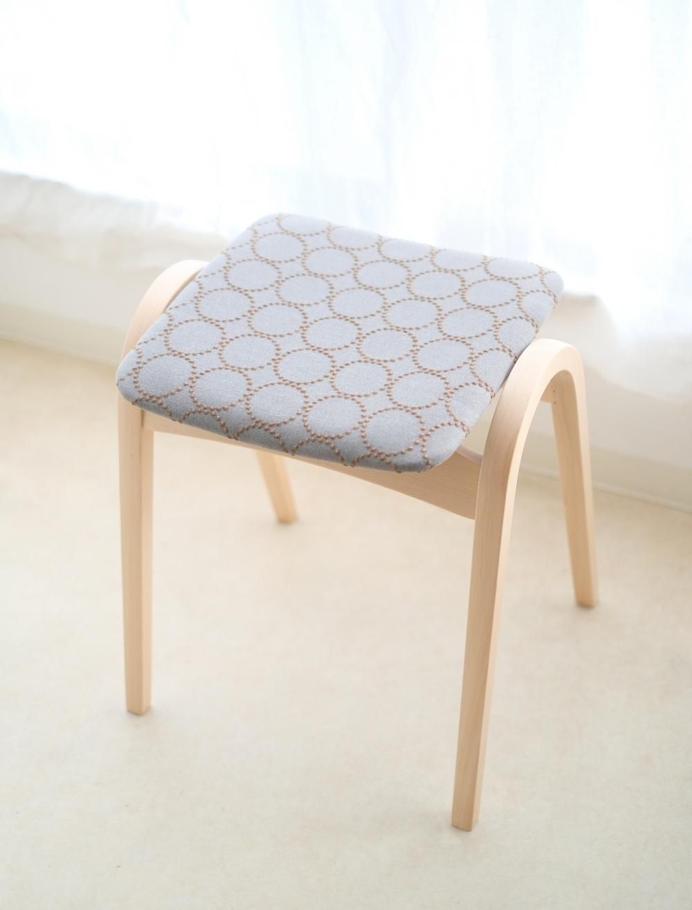 剣持勇スツール