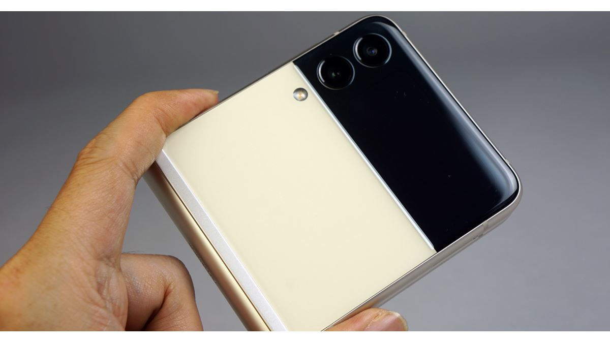 au版が2万円の値下げで購入しやすく。折りたたみスマホ「Galaxy Z