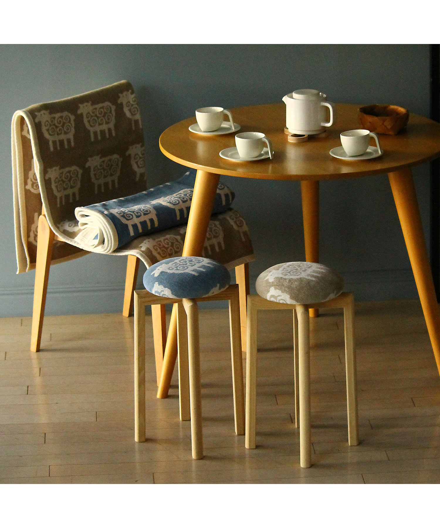 スツール ヒツジ ブルー | KLIPPAN/クリッパン | 三越伊勢丹オンライン