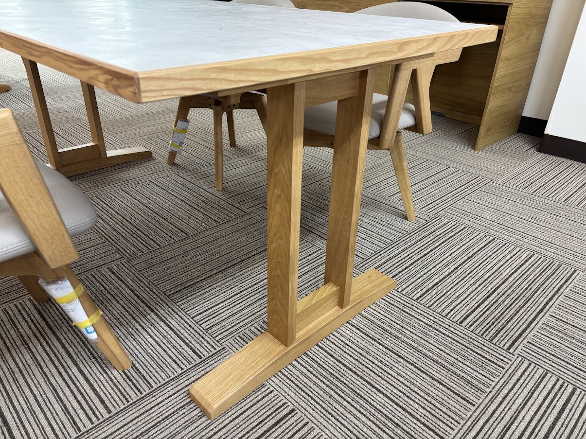 MERGE (マージ) ダイニングセット－耐熱性・耐汚染性・耐久性を備えた